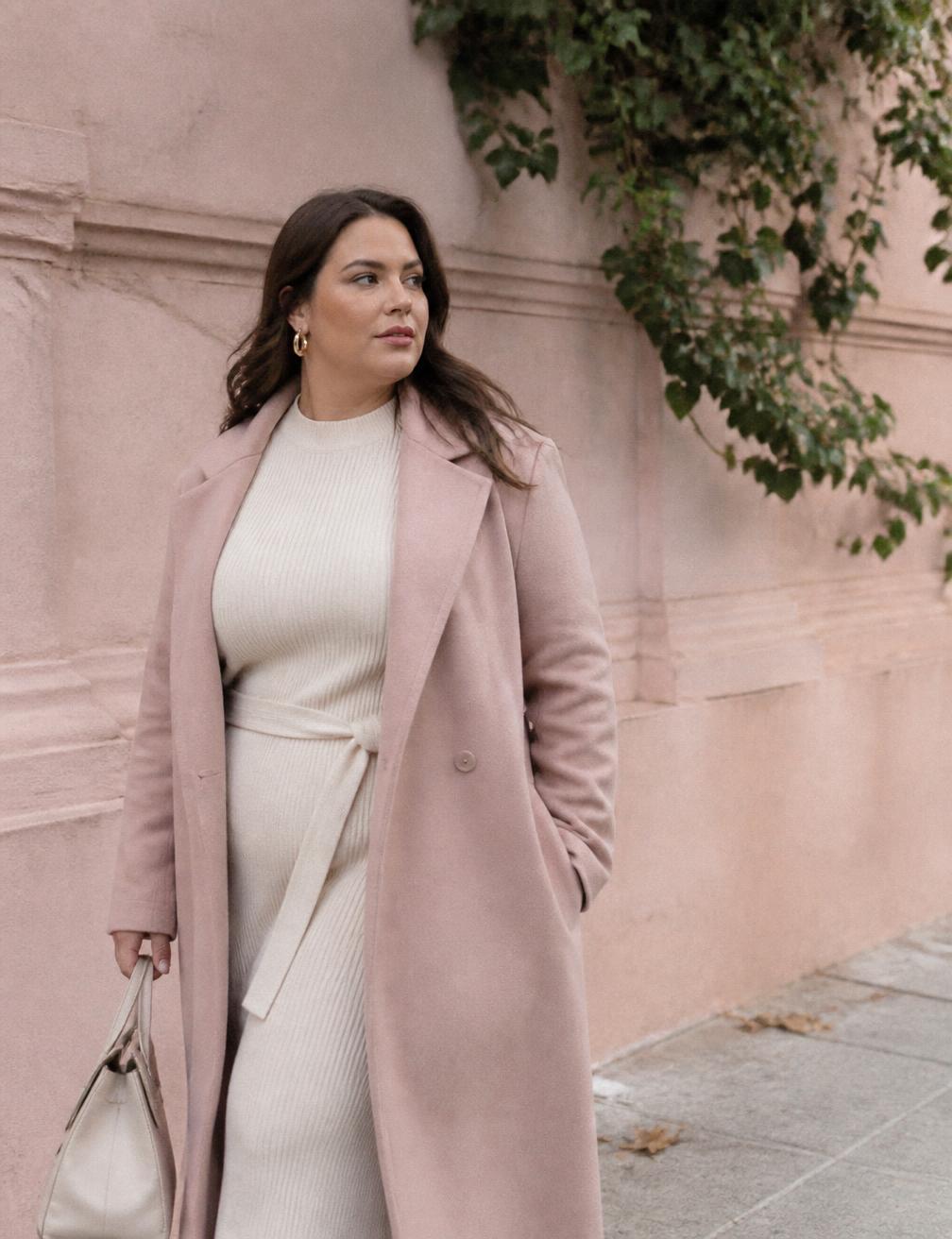 Curvy woman in soft daylight wearing an easy caramel look
